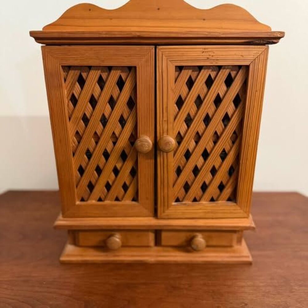 Vintage Wooden Spice Cabinet Wall Rack 12 Glass Jars Lattice Door Scalloped Top